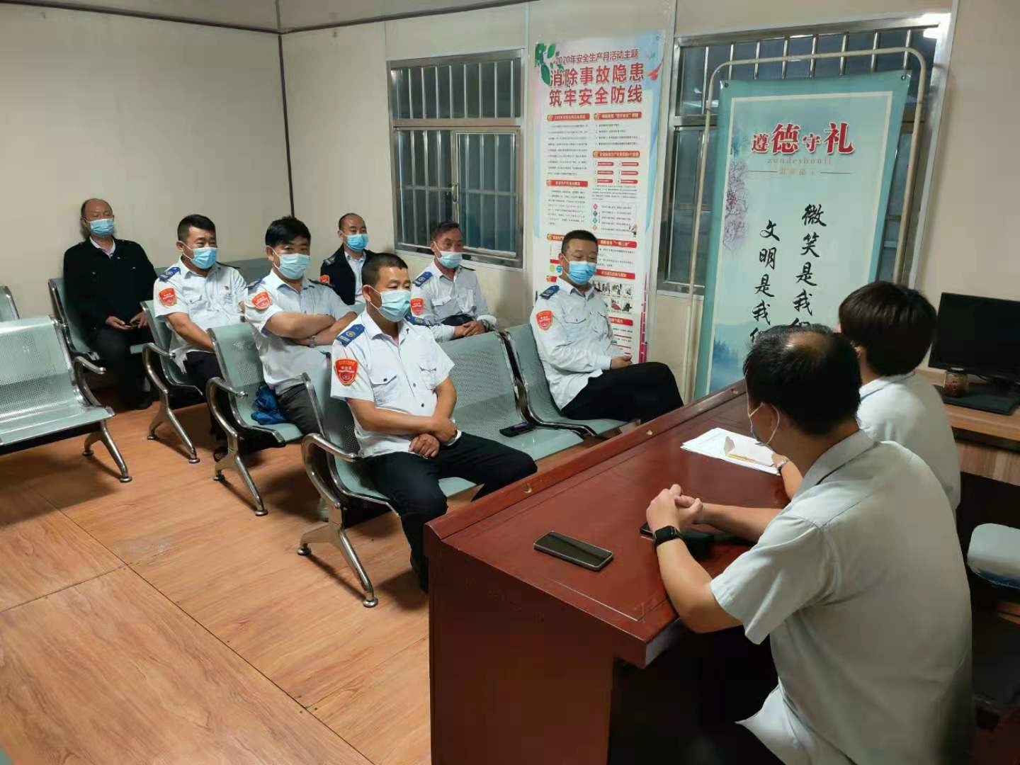 公交集團公交事業(yè)一部召開(kāi)單線(xiàn)會(huì )議全力做好創(chuàng  )文復檢工作